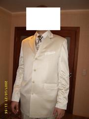 продам мужской костюм тройку светлый Бу размер 50-52 рост 190-2м
